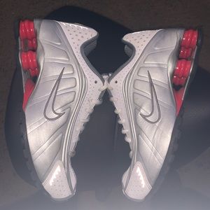 NIKE Shox R4 Retro 'Comet Red' - 5Y  Kids silver vintage